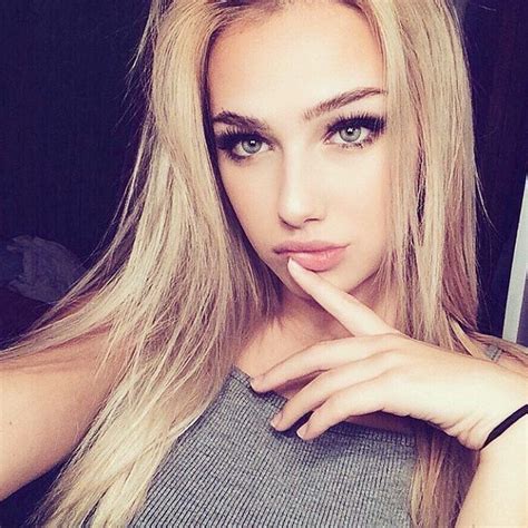 beautiful blonde selfies